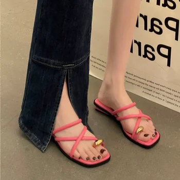 Женские сандалии в римском стиле с французским дизайном 2023, Летние популярные модные тапочки, женская верхняя одежда с завышенной посадкой, Универсальные тапочки