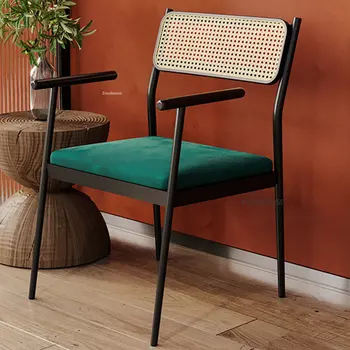 Современные обеденные стулья из кованого железа для кухонной мебели Обеденный стул с индивидуальной ротанговой спинкой Ресторанные обеденные стулья