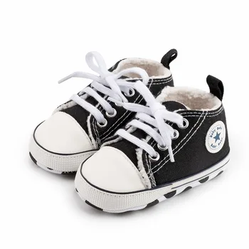 Зимние кроссовки для маленьких мальчиков и девочек, парусиновая классическая обувь, плюшевая теплая однотонная нескользящая мягкая обувь для новорожденных, первые ходунки, обувь для детской кроватки