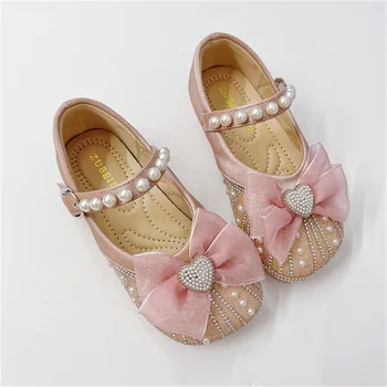 Обувь принцессы для девочек; новинка лета 2023; детская кожаная обувь с модным жемчужным бантом; детские туфли с мягкой подошвой и кристаллами;