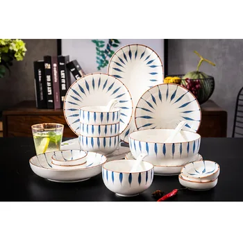 фарфоровая тарелка с простым дизайном в японском стиле