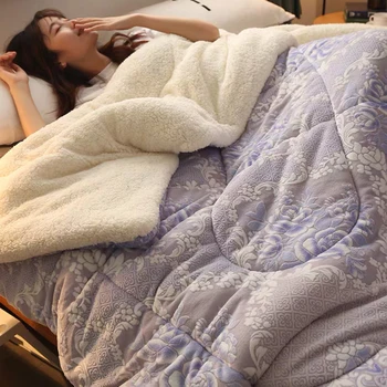 Стеганое одеяло из ягнячьего бархата, хлопчатобумажное стеганое одеяло, двустороннее бархатное зимнее стеганое одеяло, осенне-зимний утеплитель, утолщенный снежинчатый бархат и